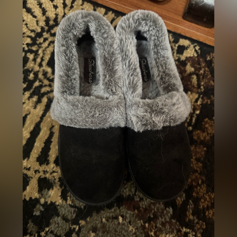 Skechers Black and Gray Plush Slippers